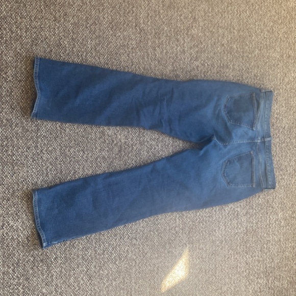 Old Navy blue jeans very good condition worn in comfortable basic jeans. - Picture 2 of 2